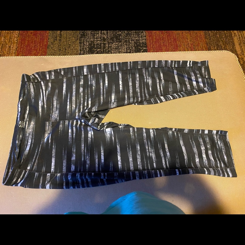 Active capris - Picture 2 of 3